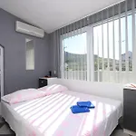 With A Parking Space Hvar - 8810 شقة