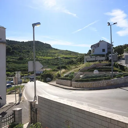 With A Parking Space Hvar - 8810 شقة *